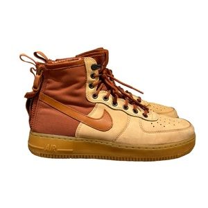 NIKE 
SF Air Force 1 Mid 
Size US 9.5